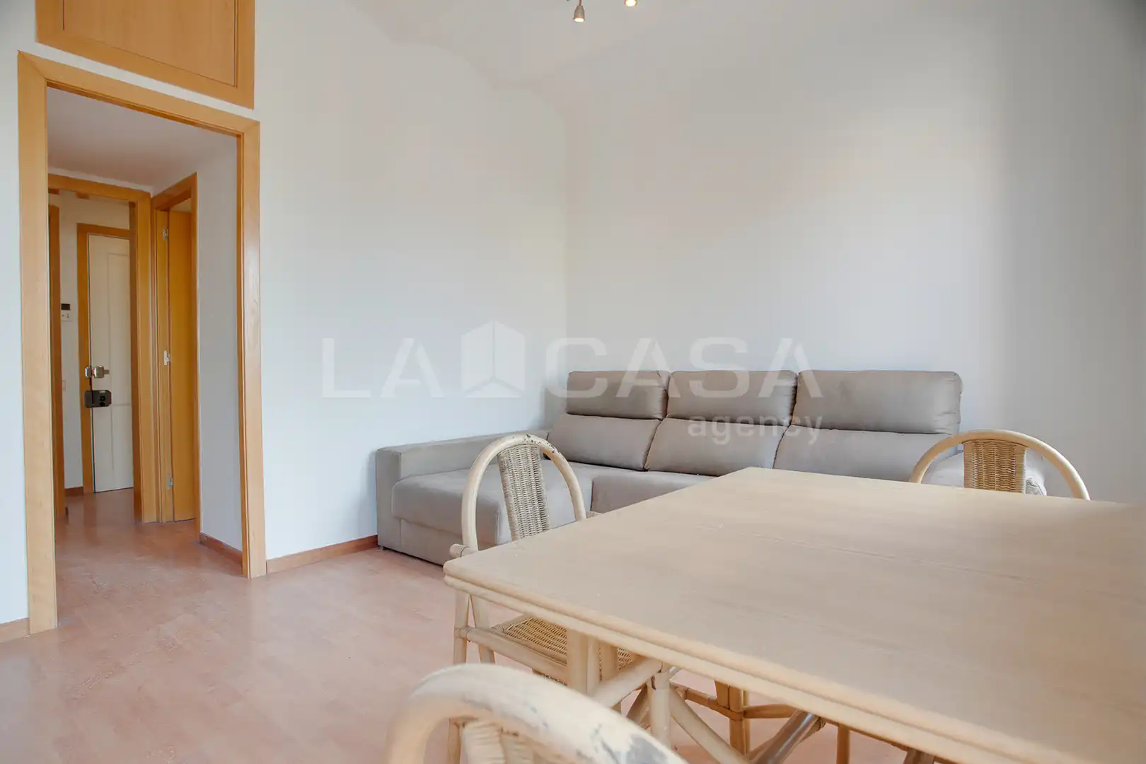 Wohnzimmer von Wohnung zum Verkauf in Barcelona mit Klimaanlage, Abstellraum und Ofen