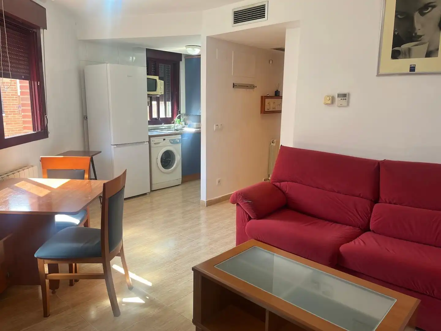 Sala d'estar de Pis de lloguer en  Zaragoza Capital amb Aire condicionat, Calefacció i Moblat