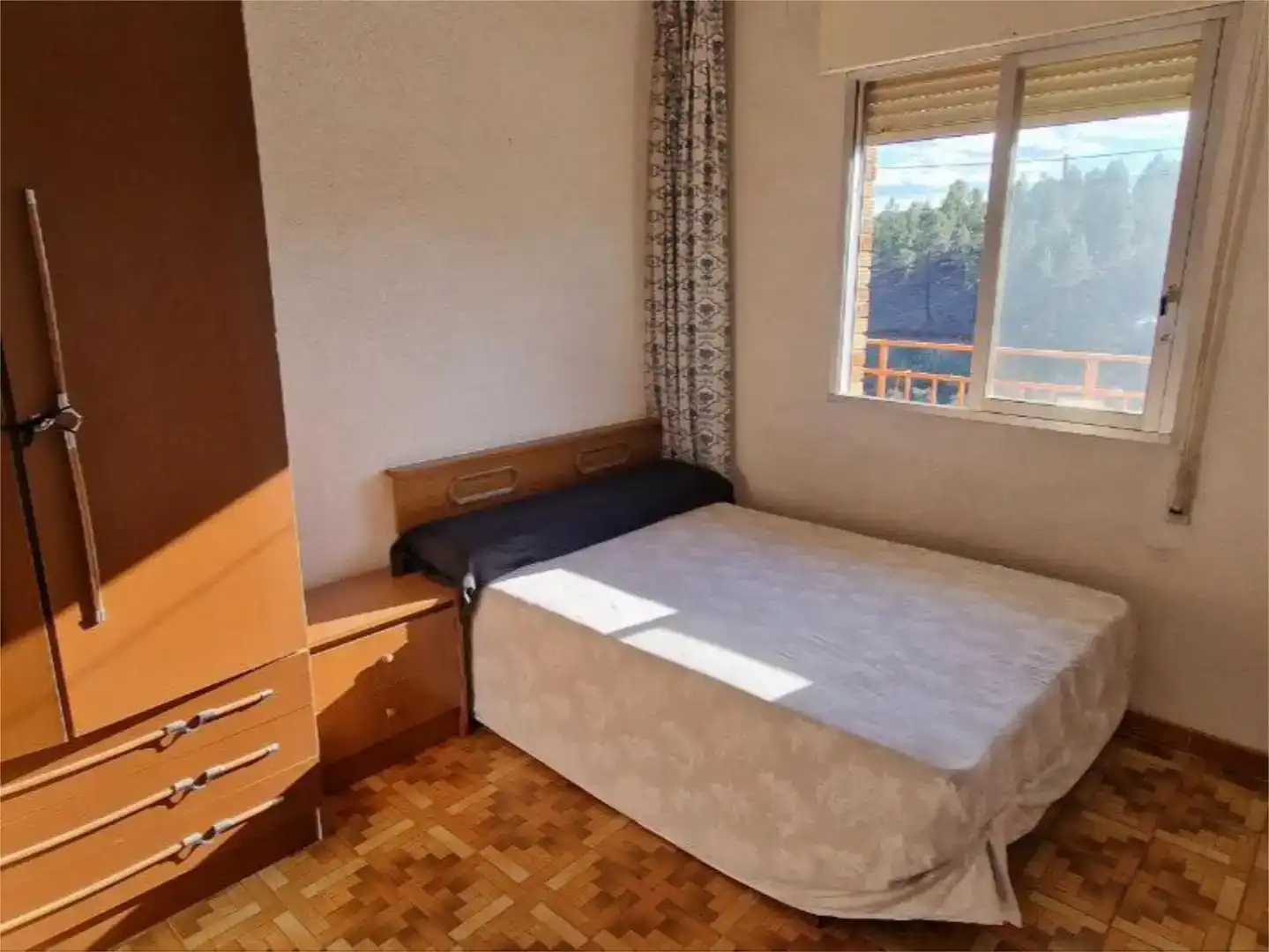 Dormitori de Casa o xalet en venda en Pinofranqueado amb Jardí privat, Traster i Moblat