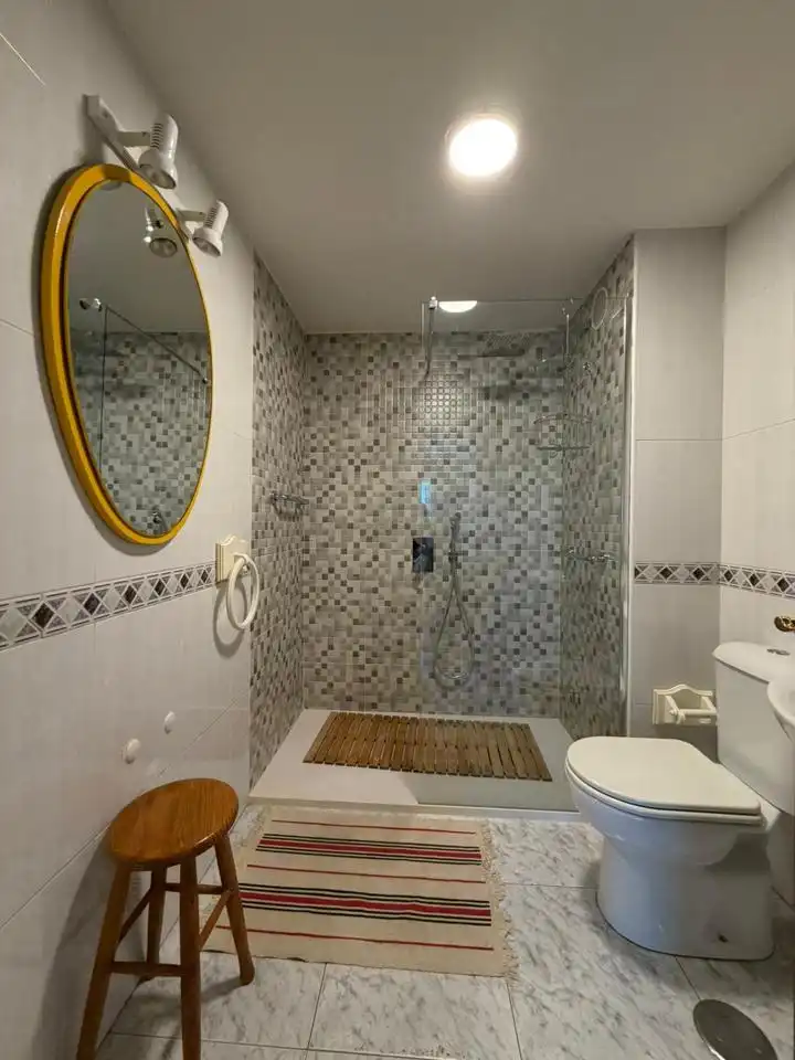 Badezimmer von Wohnung zum Verkauf in Culleredo mit Heizung und Abstellraum