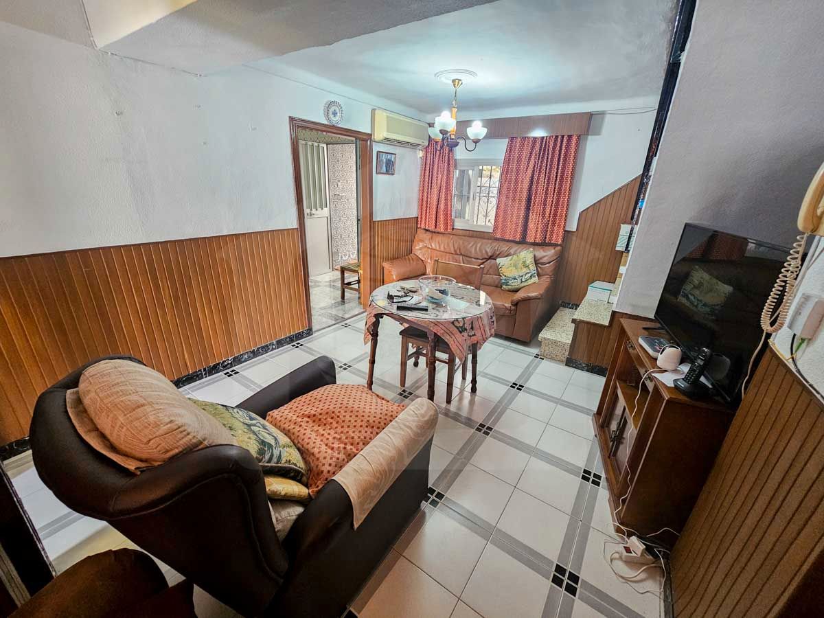 Sala d'estar de Casa adosada en venda en Cártama amb Terrassa i Balcó