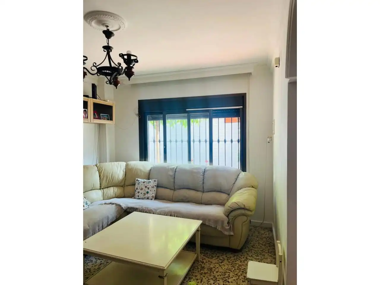 Sala d'estar de Dúplex en venda en Estepona amb Aire condicionat, Terrassa i Moblat