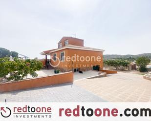 Vista exterior de Casa o xalet de lloguer en Alicante / Alacant amb Terrassa i Piscina