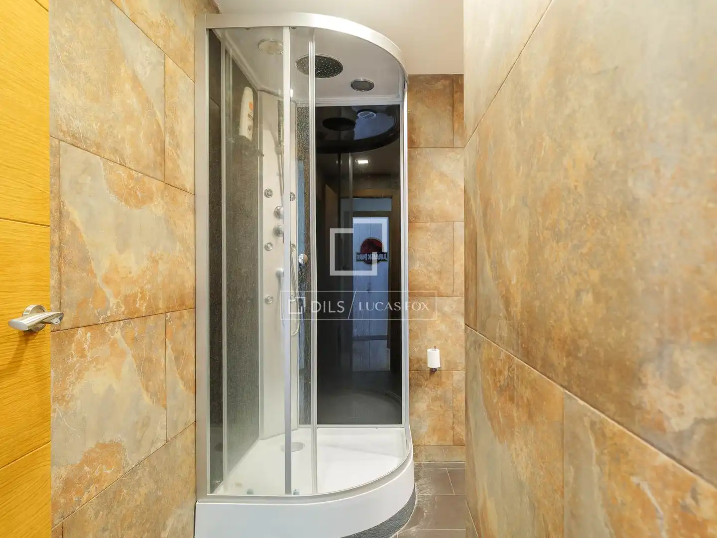 Badezimmer von Wohnung zum Verkauf in Barcelona mit Klimaanlage, Terrasse und Abstellraum
