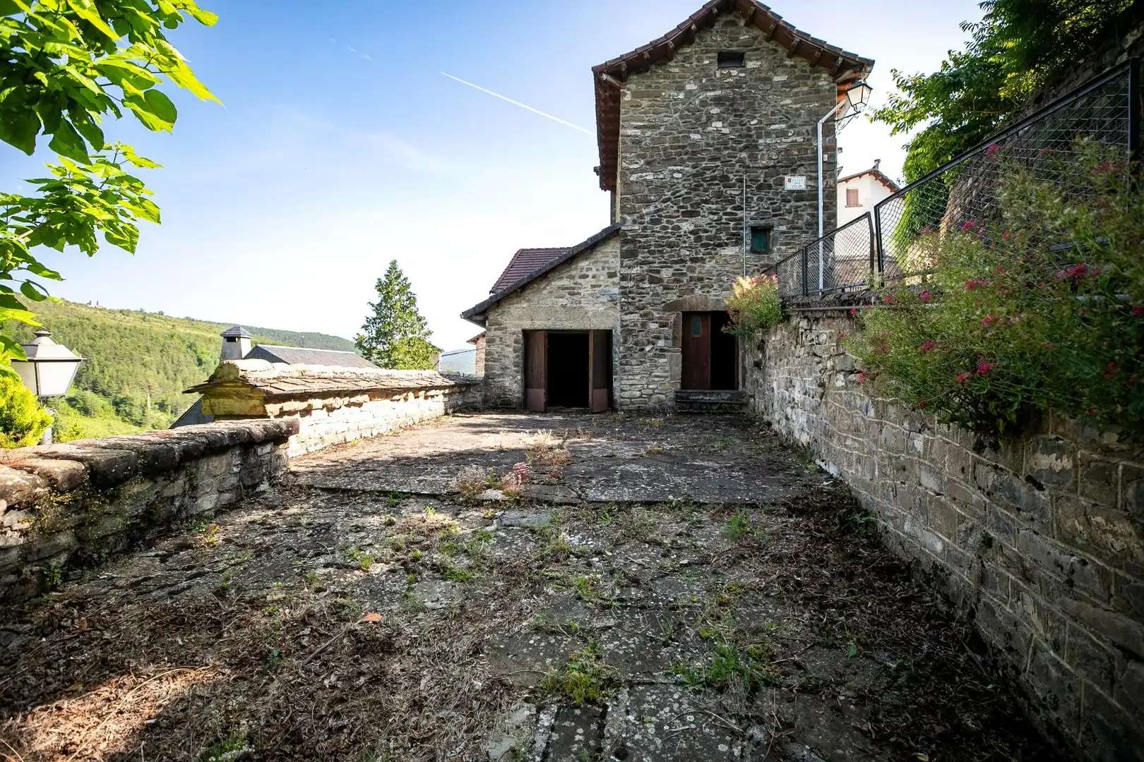 Vista exterior de Casa o chalet en venta en Aragüés del Puerto con Jardín privado, Terraza y Amueblado