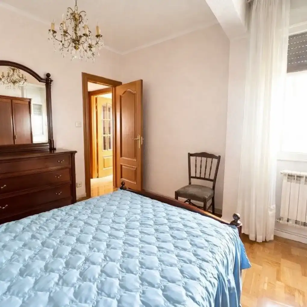 Schlafzimmer von Wohnung zum Verkauf in Vitoria - Gasteiz mit Heizung und Abstellraum