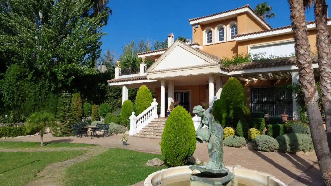 Jardín de Casa o chalet en venta en Petrer con Aire acondicionado, Calefacción y Jardín privado