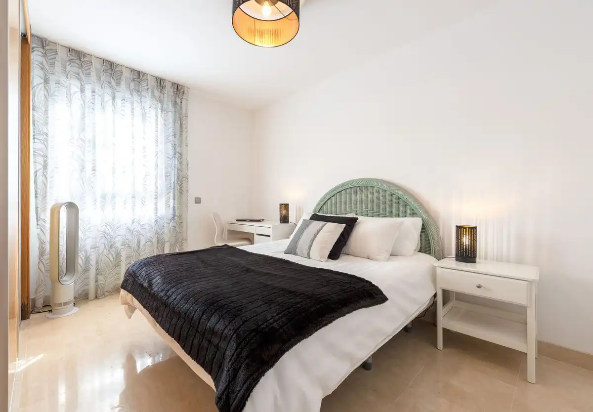Dormitori de Apartament en venda en Marbella amb Aire condicionat, Terrassa i Piscina comunitària