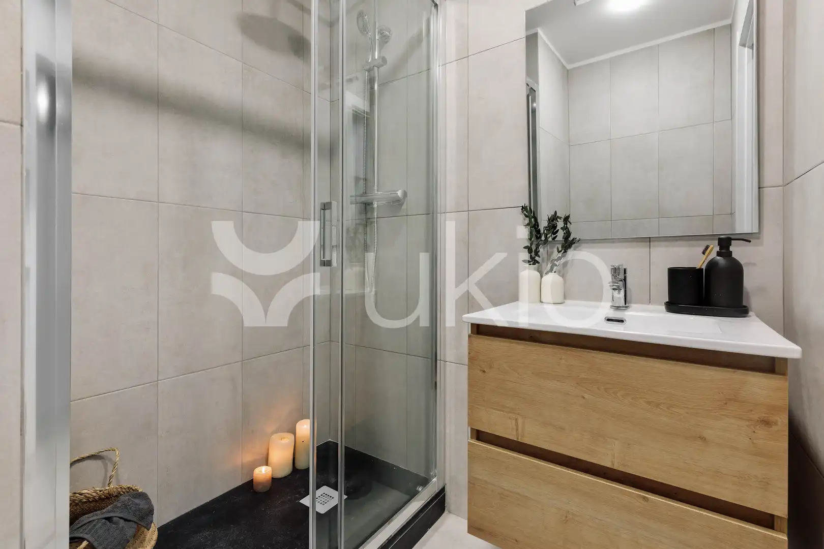 Baño de Apartamento de alquiler en Barcelona con Aire acondicionado, Calefacción y Amueblado