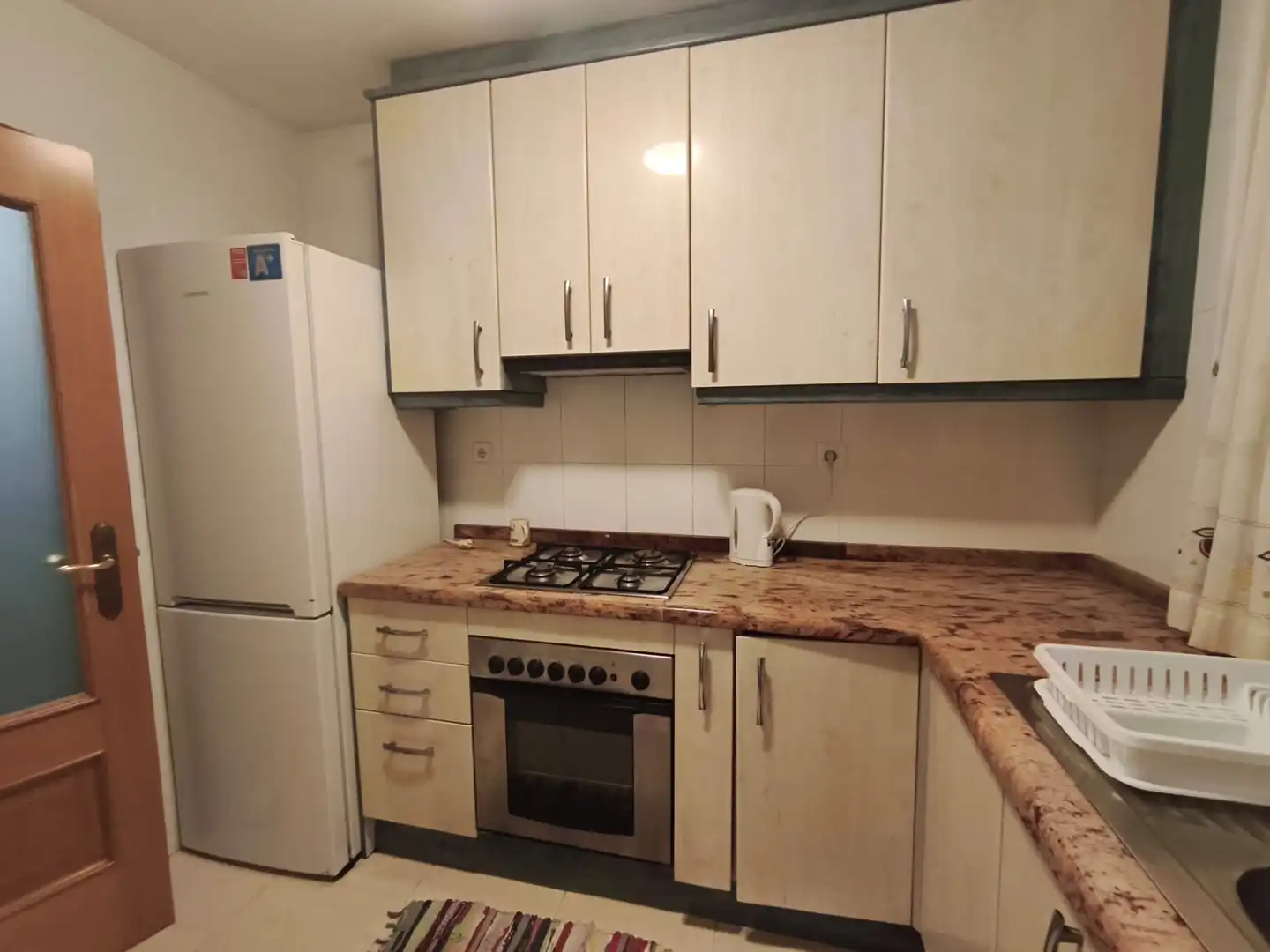 Küche von Wohnung zum Verkauf in Burjassot mit Parkett, Ofen und Waschmaschine