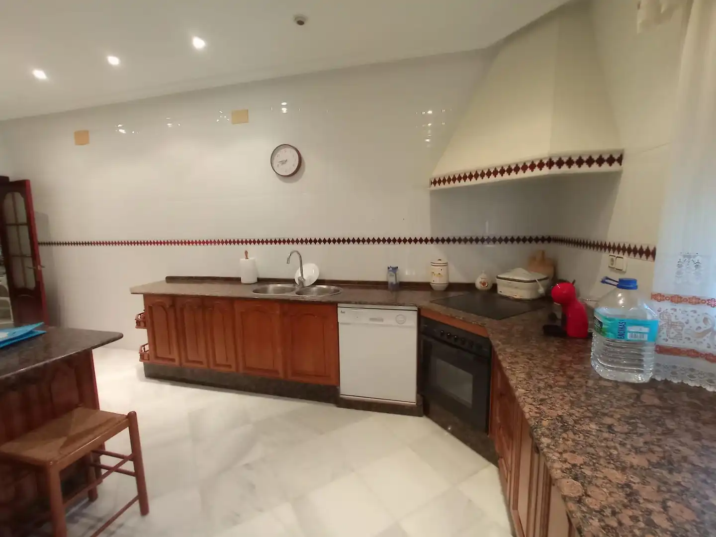 Cocina de Casa o chalet en venta en Chiclana de la Frontera con Aire acondicionado, Calefacción y Jardín privado