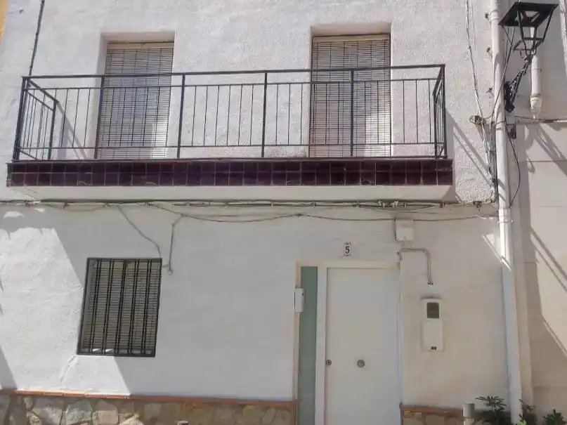Vista exterior de Casa adosada en venda en Santo Tomé amb Traster, Moblat i Balcó