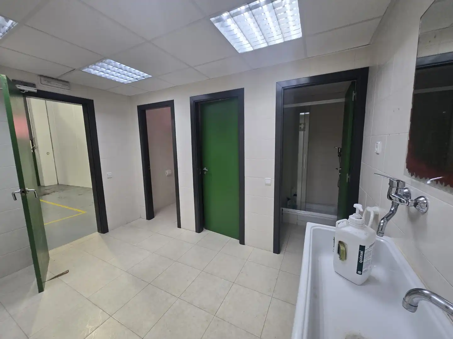 Baño de Nave industrial de alquiler en Sitges