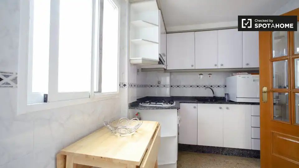 Cocina de Piso de alquiler en Valencia con Aire acondicionado, Calefacción y Amueblado
