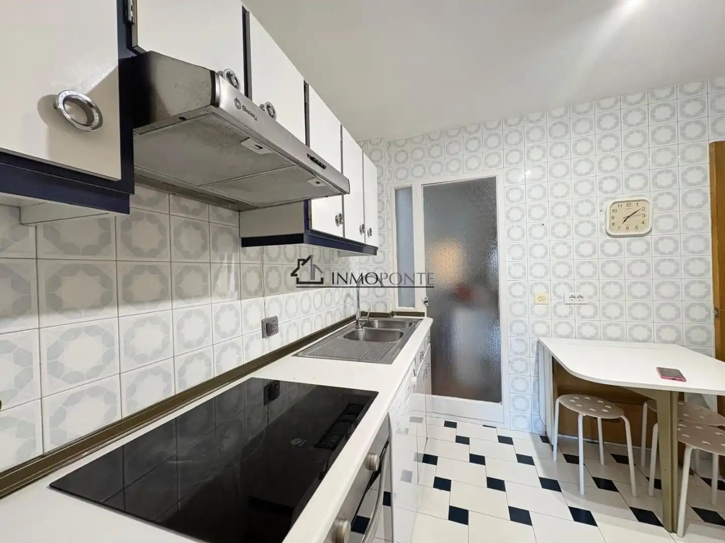 Kitchen of Flat for rent in Pontevedra Capital   with Heating, Terrace and Furnished