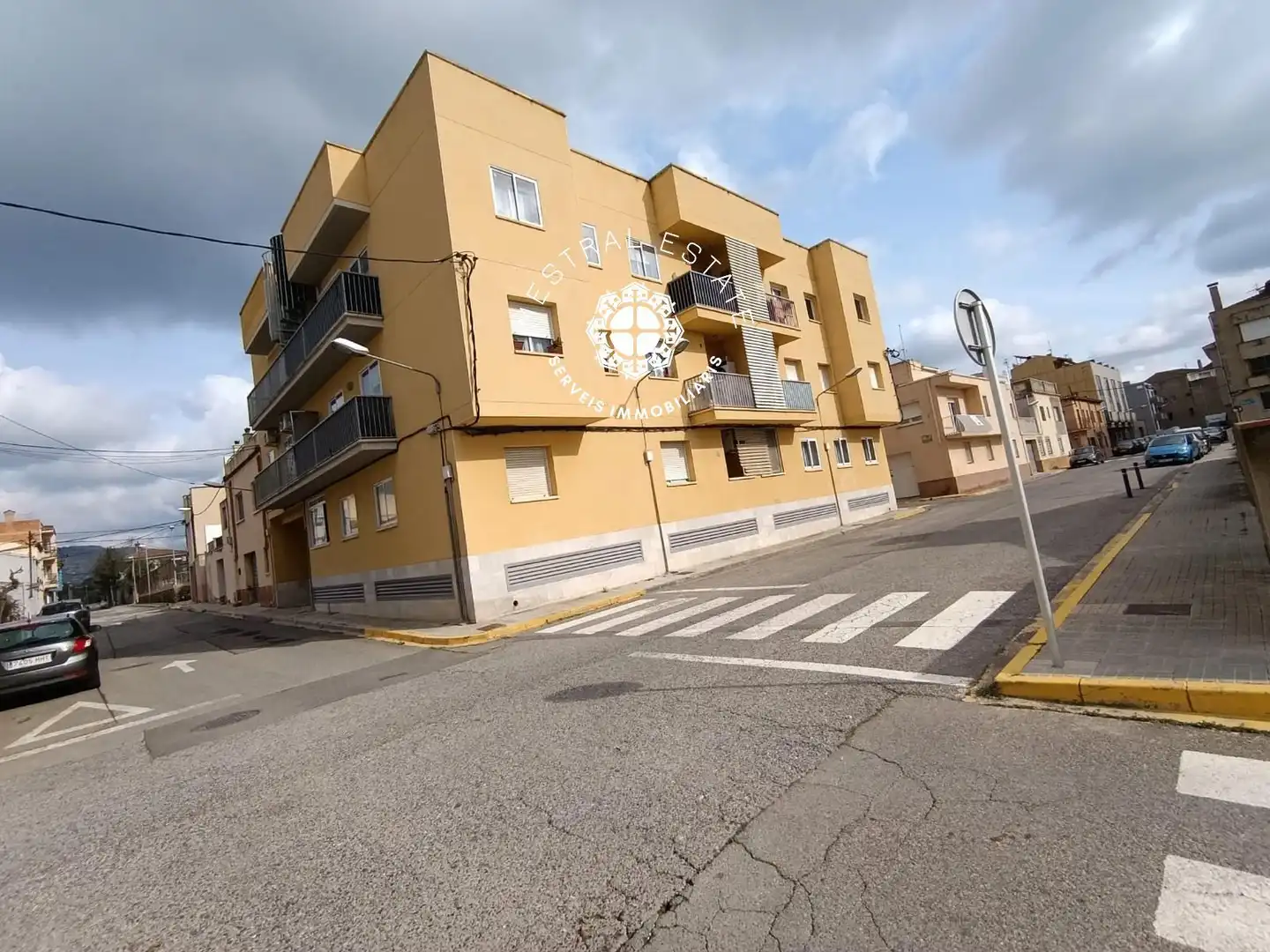 Vista exterior de Pis en venda en Montbrió del Camp amb Calefacció, Terrassa i Traster
