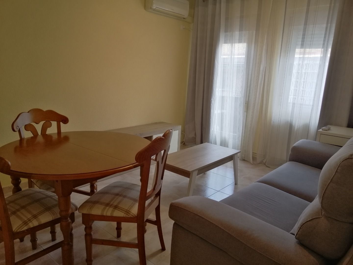 Living room of Flat to rent in Alcalá de Henares  with Air Conditioner, Heating and Furnished