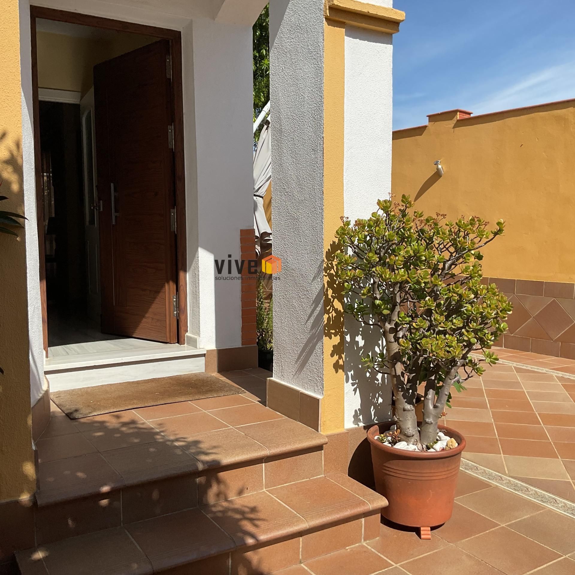 Casa adosada en venda en Castilleja de la Cuesta amb Aire condicionat, Calefacció i Jardí privat
