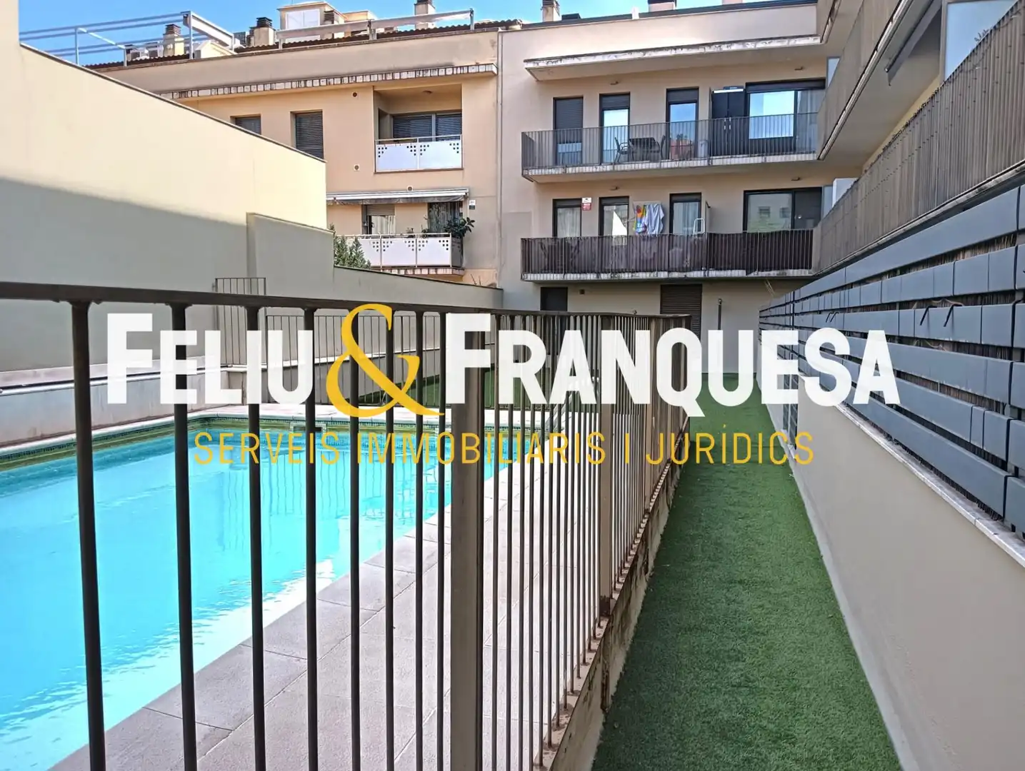Vista exterior de Piso en venta en Sabadell con Calefacción, Piscina y Amueblado