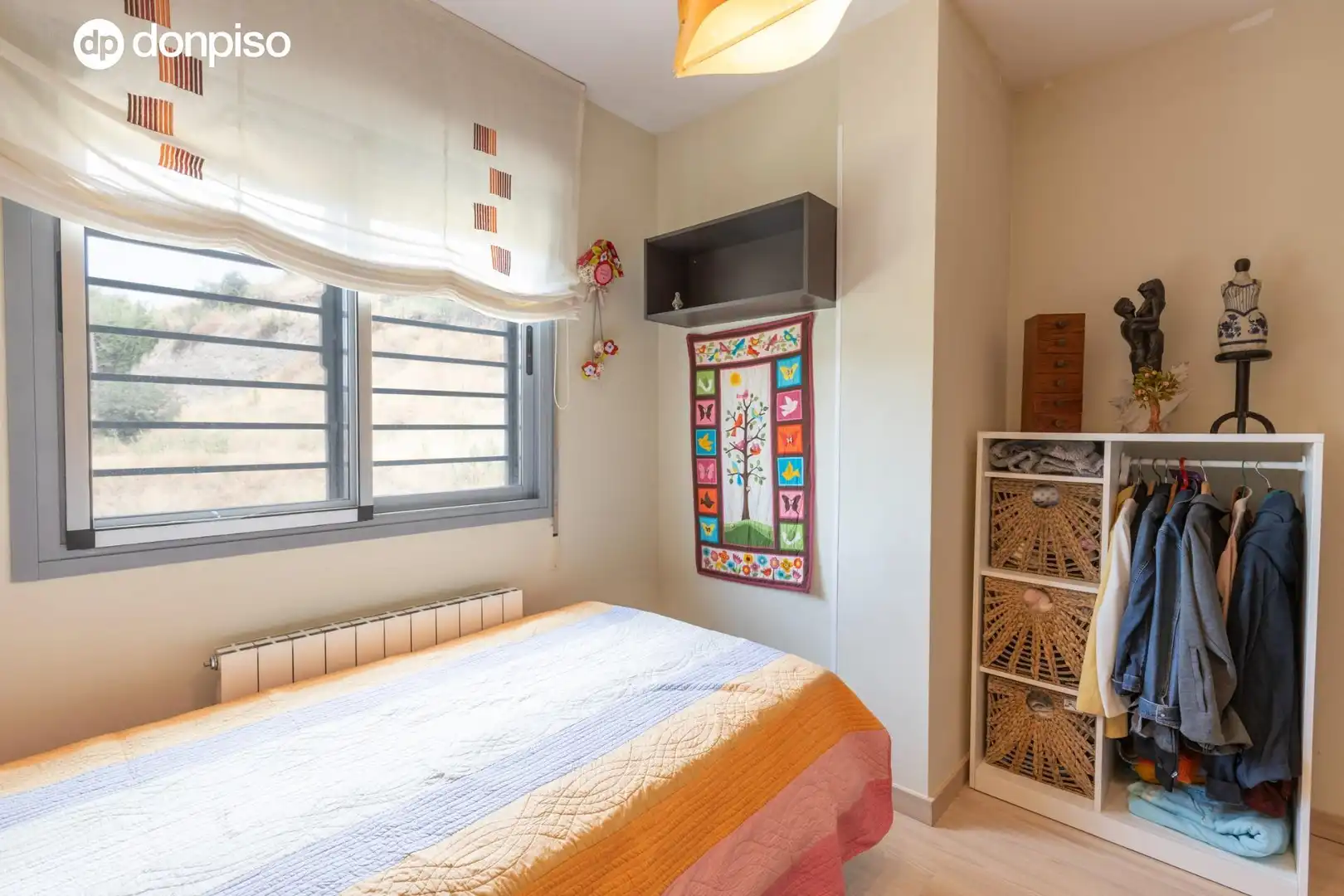 Habitación de Casa adosada en venta en Granada con Aire acondicionado, Calefacción y Balcón