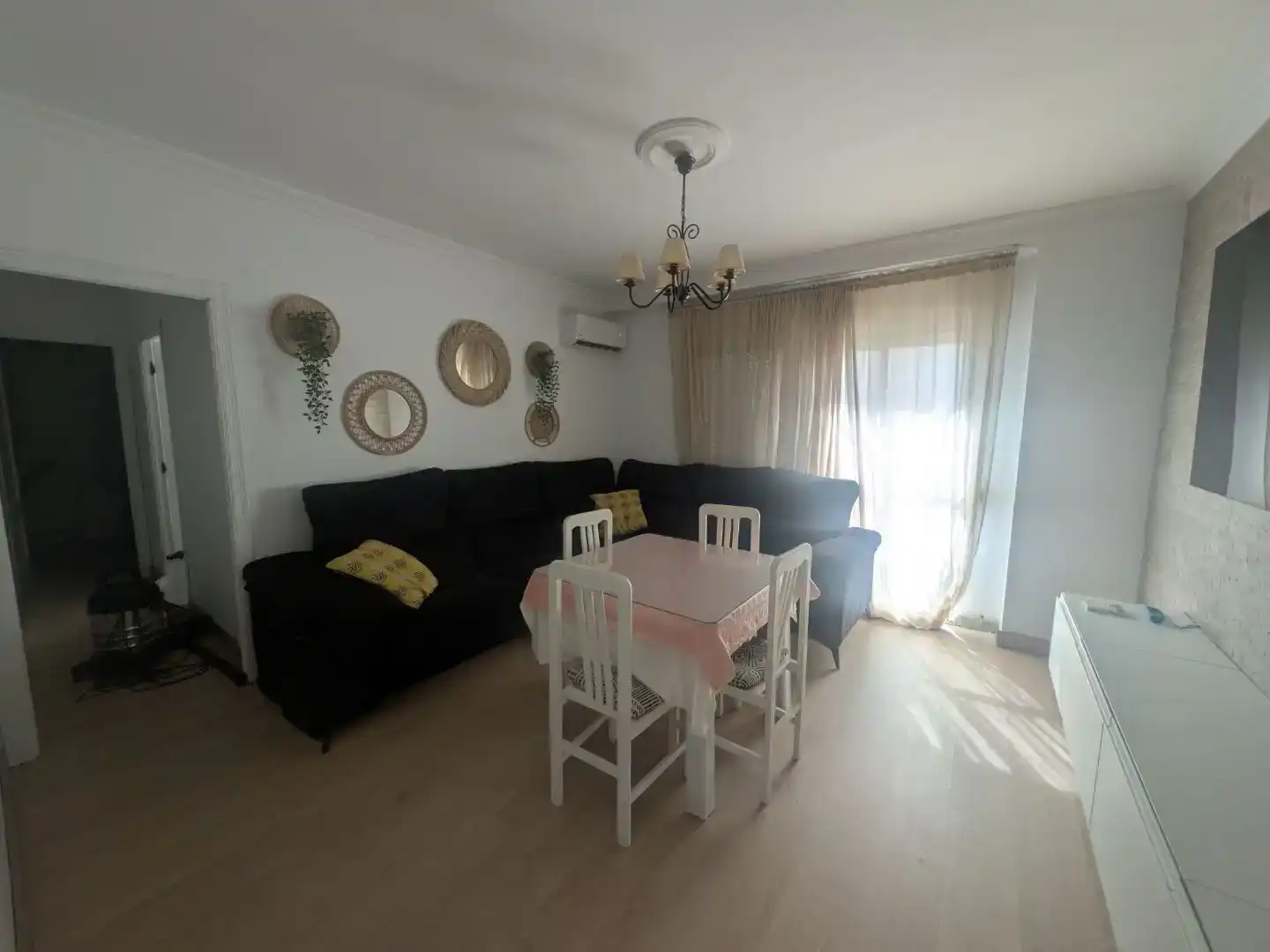 Sala d'estar de Pis en venda en Camas amb Aire condicionat, Parquet i Moblat