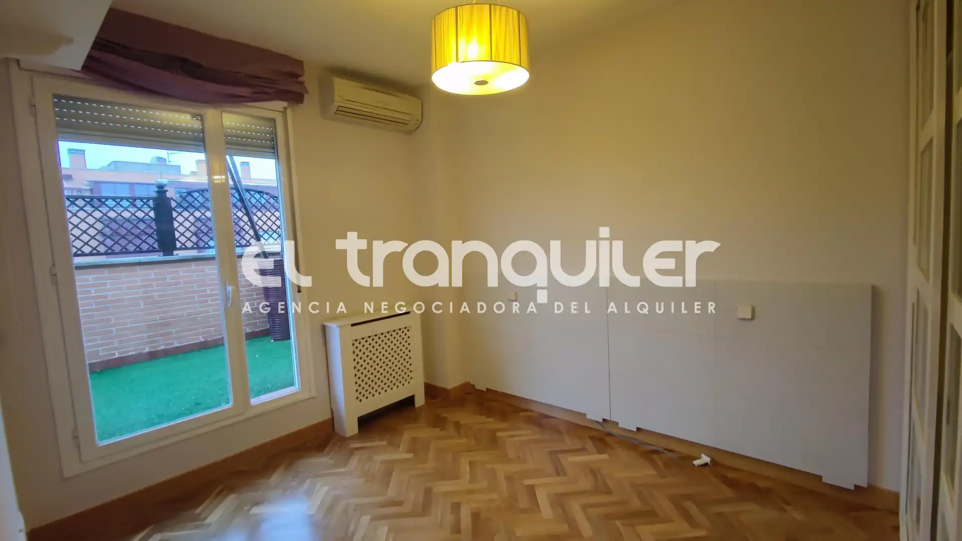 Dormitori de Àtic de lloguer en Madrid amb Aire condicionat, Parquet i Terrassa