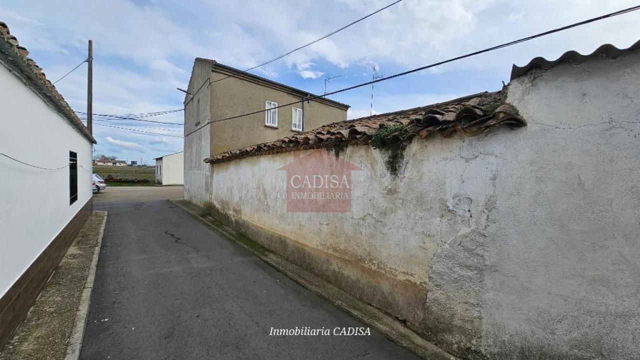 Vista exterior de Casa o xalet en venda en Calvarrasa de Abajo amb Jardí privat, Traster i Moblat