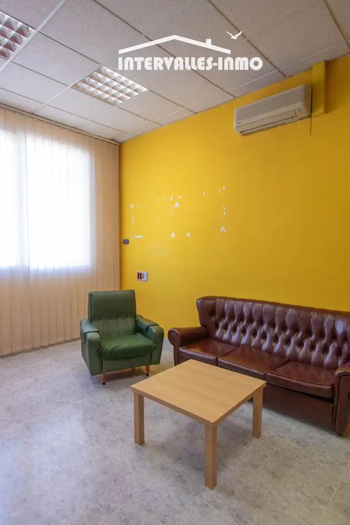 Oficina en venda a Caldes de Montbui