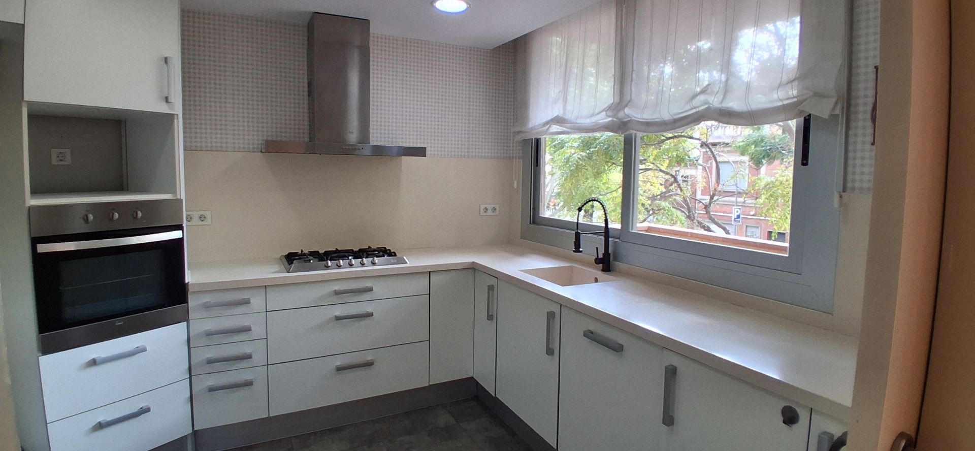 Kitchen of Flat for sale in Sabadell  with Heating, Parquet flooring and Oven