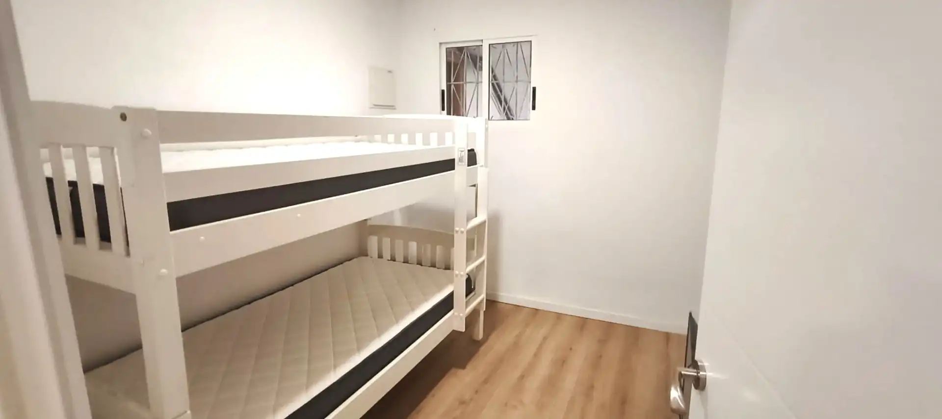 Schlafzimmer von Wohnung zum Verkauf in Reus mit Klimaanlage, Parkett und Möbliert