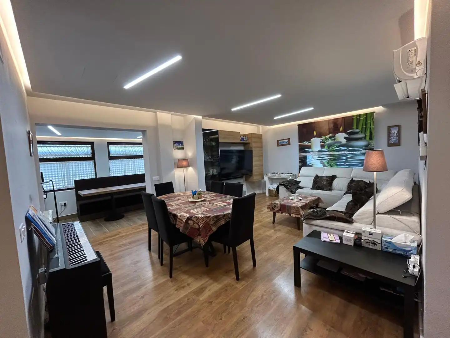 Sala de estar de Casa adosada en venta en Ciudad Real con Aire acondicionado, Calefacción y Jardín privado