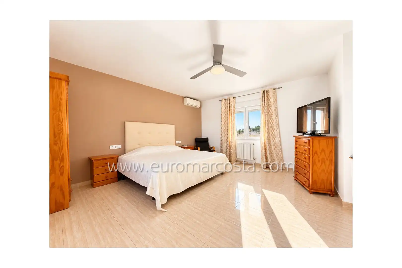 Chalet con piscina en venta en Calle Helsinki, imagen 16