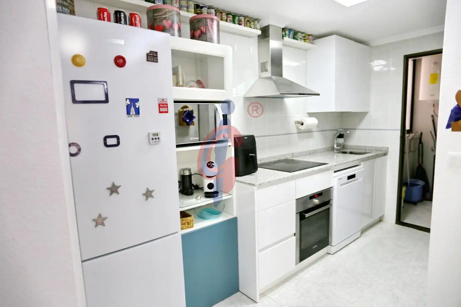 Küche von Wohnung zum Verkauf in Guardamar del Segura mit Terrasse, Abstellraum und Möbliert