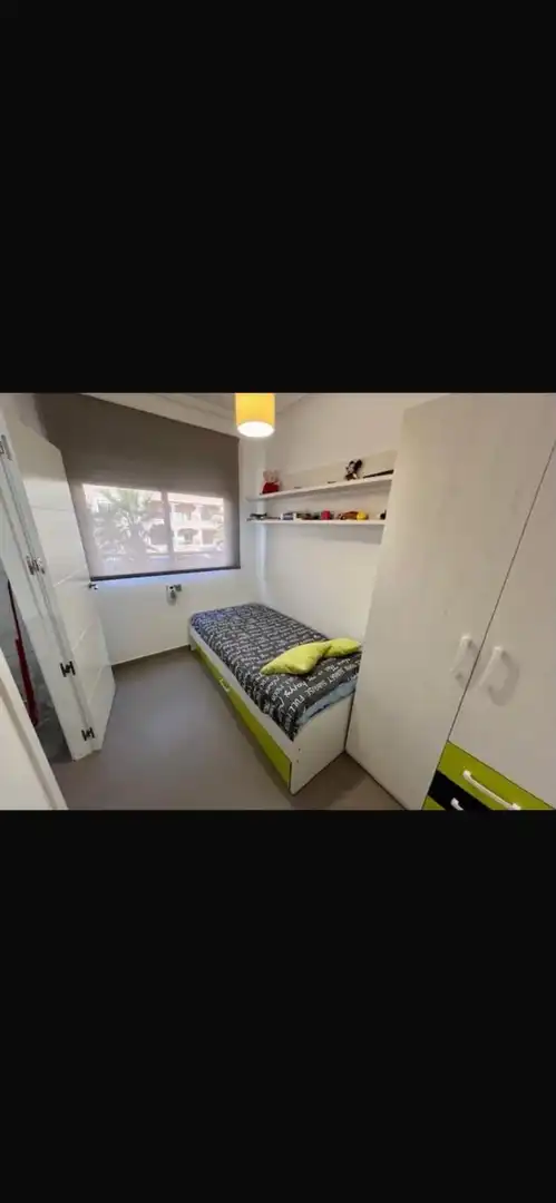 Dormitori de Apartament de lloguer en Guardamar del Segura amb Aire condicionat, Calefacció i Moblat
