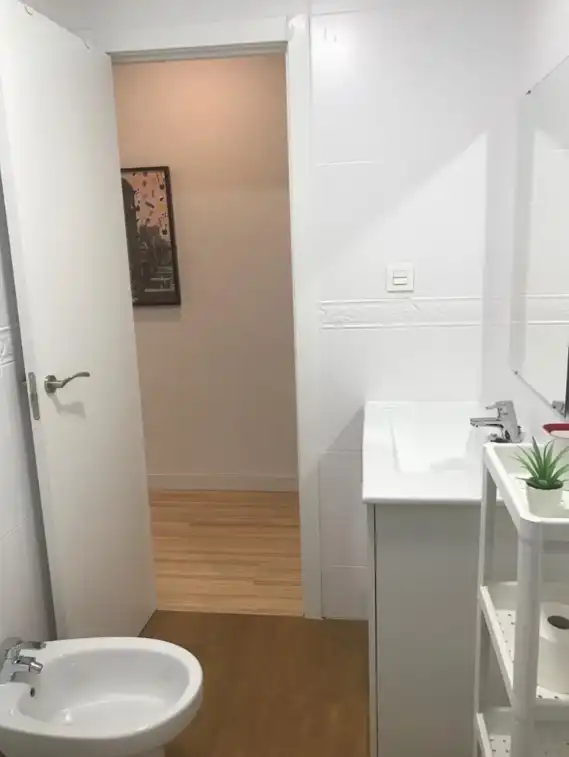 Baño de Piso de alquiler en Granada con Aire acondicionado, Calefacción y Amueblado
