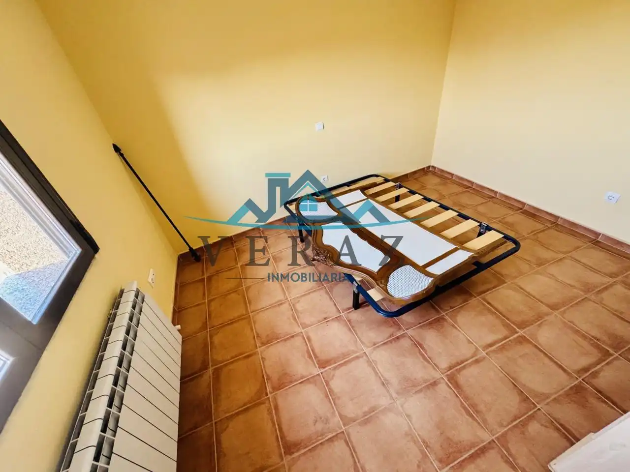 Dormitori de Casa adosada en venda en Lucillos amb Aire condicionat i Terrassa