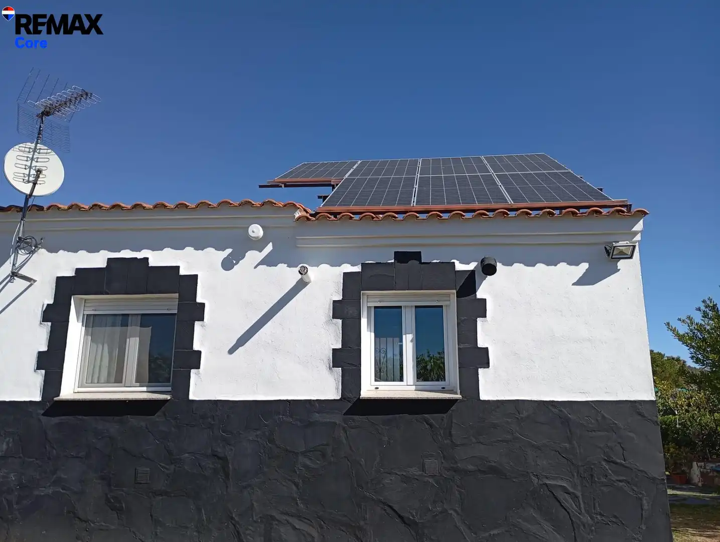 Vista exterior de Casa o xalet en venda en Cáceres amb Aire condicionat, Calefacció i Jardí privat