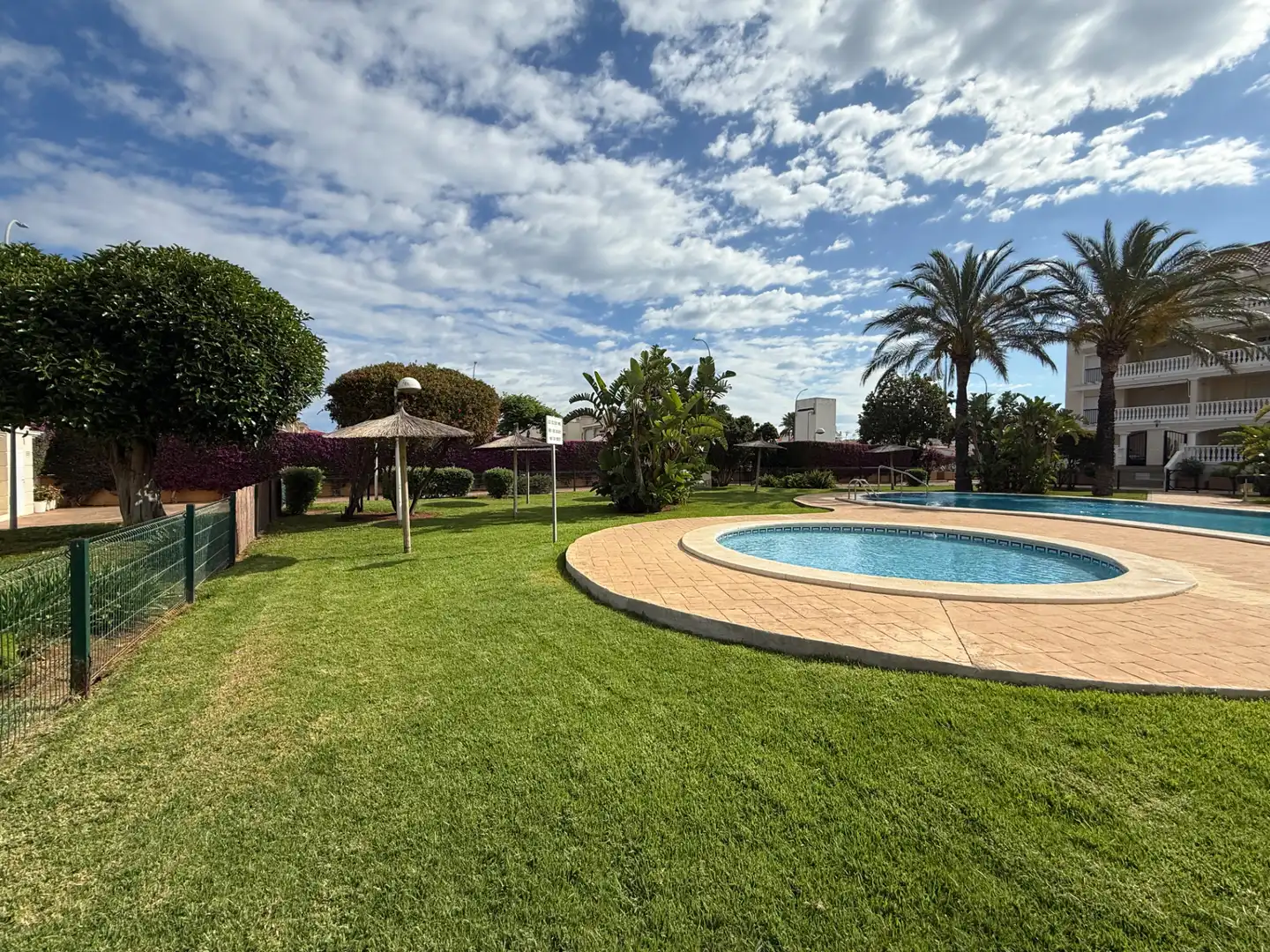 Piscina de Apartament en venda en Dénia amb Aire condicionat, Calefacció i Terrassa
