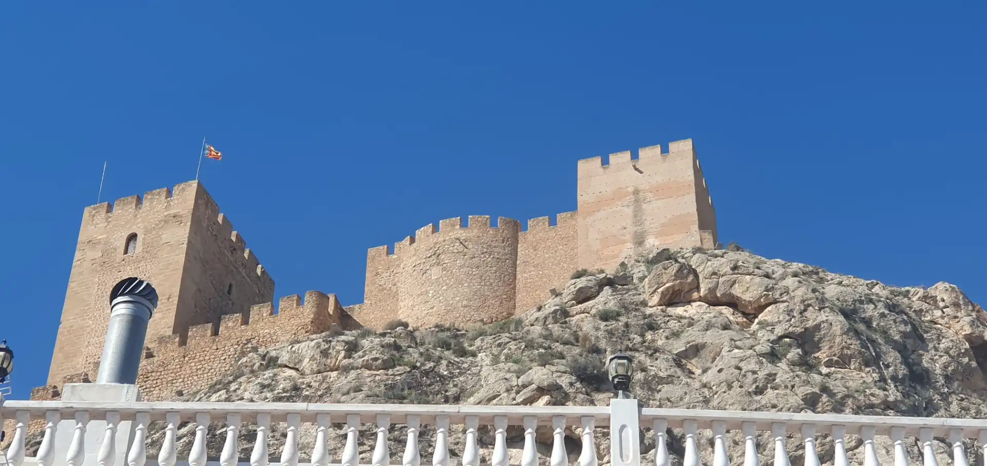 Vista exterior de Casa adosada en venda en Sax amb Traster, Moblat i Forn