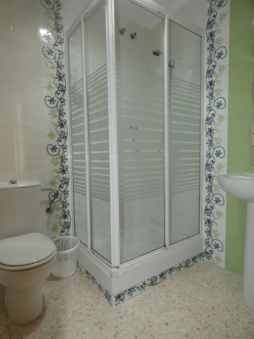 Baño de Piso de alquiler en Huelva con Amueblado