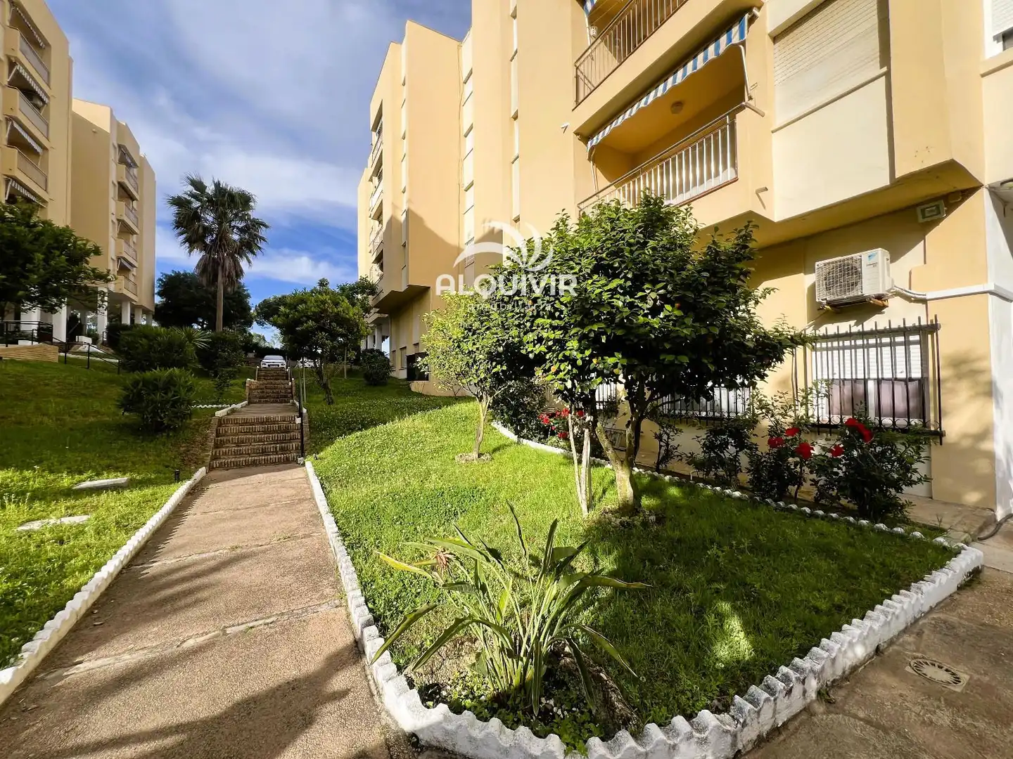 Außenansicht von Wohnung zum Verkauf in Almonte mit Klimaanlage, Terrasse und Abstellraum