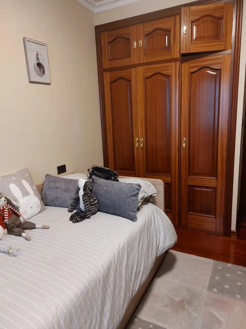 Habitación de Piso en venta en Pontevedra Capital  con Calefacción, Parquet y Trastero