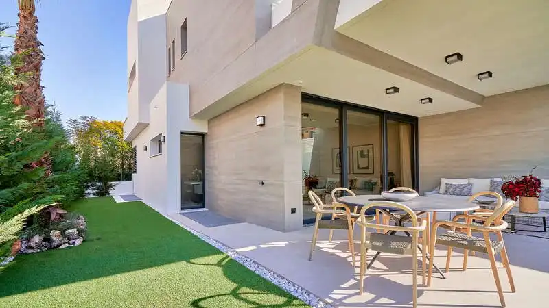 Villa con piscina in vendita a Nueva Andalucía, imagen 3