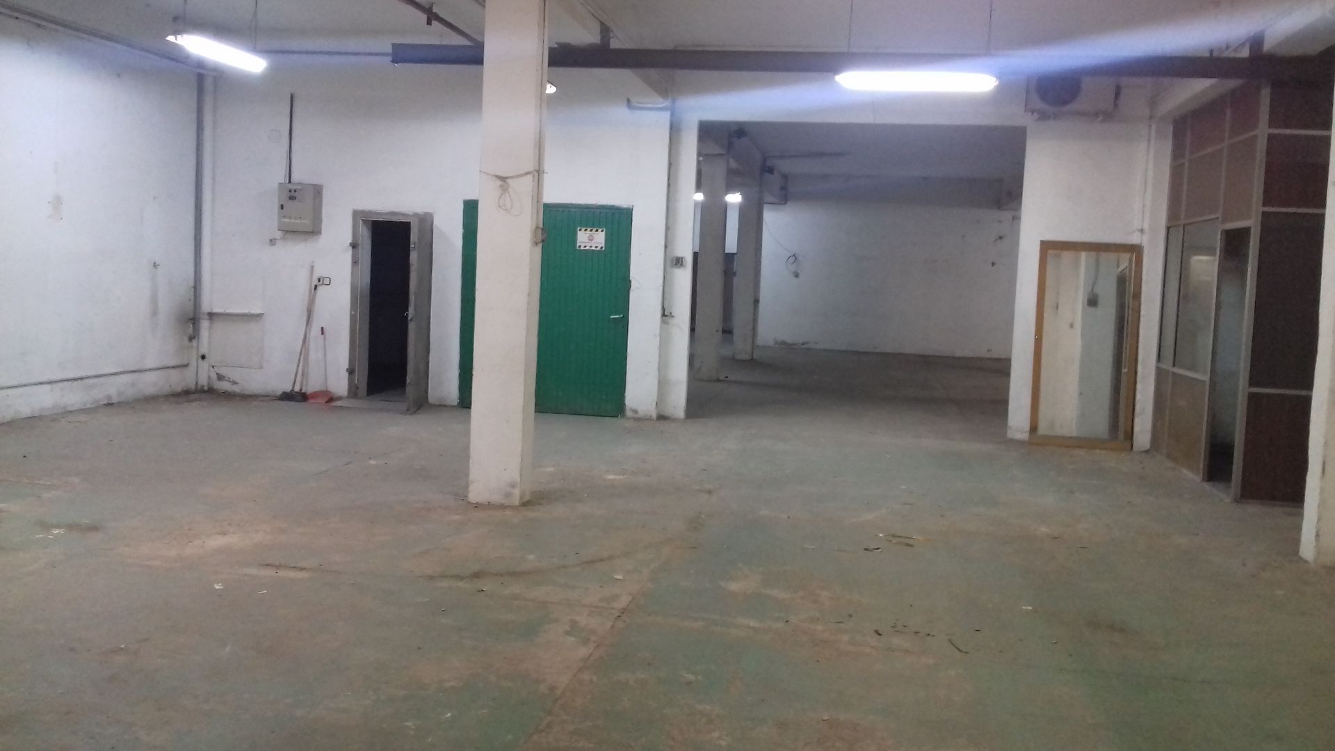 Nau industrial en venda en Ripollet