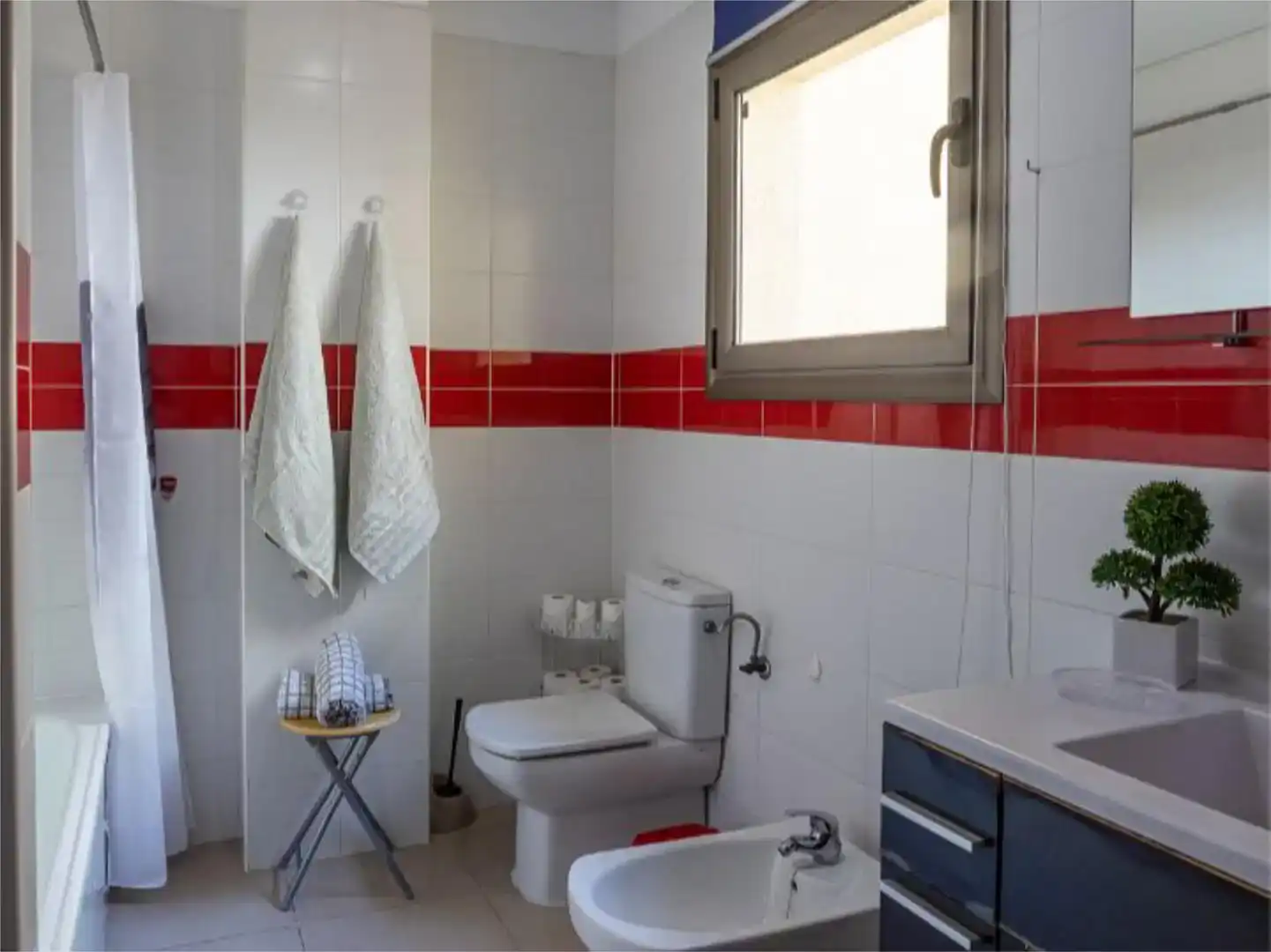 Badezimmer von Dachboden zum Verkauf in Guía de Isora mit Klimaanlage und Balkon