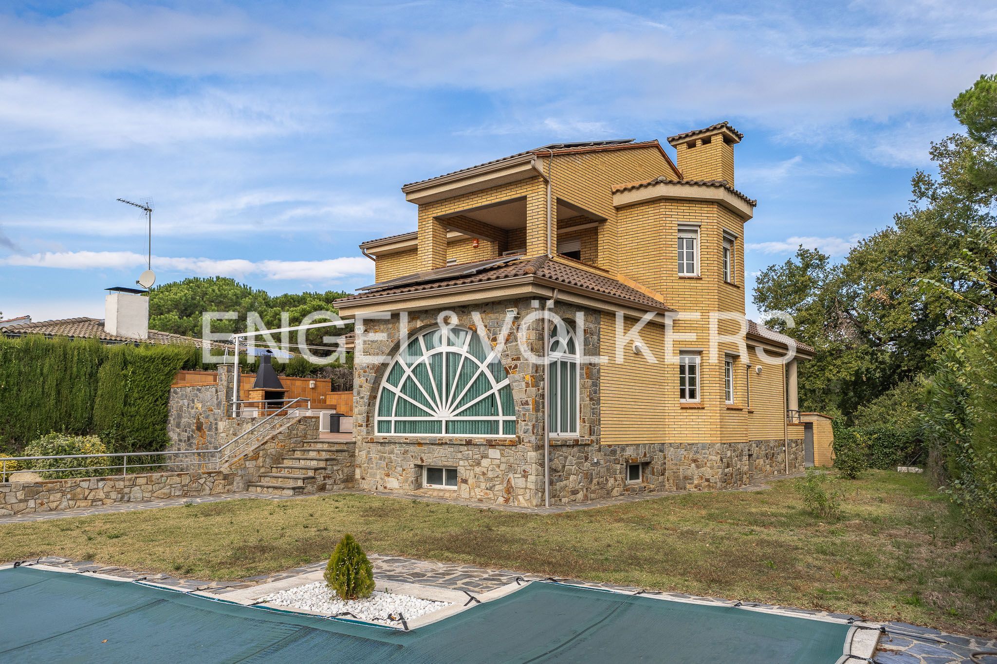 Exterior view of House or chalet for sale in Castellar del Vallès  with Air Conditioner, Heating and Private garden