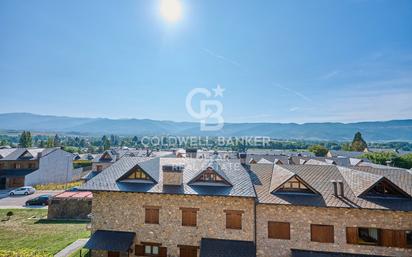 Vista exterior de Casa adosada en venda en Puigcerdà amb Calefacció, Parquet i Terrassa