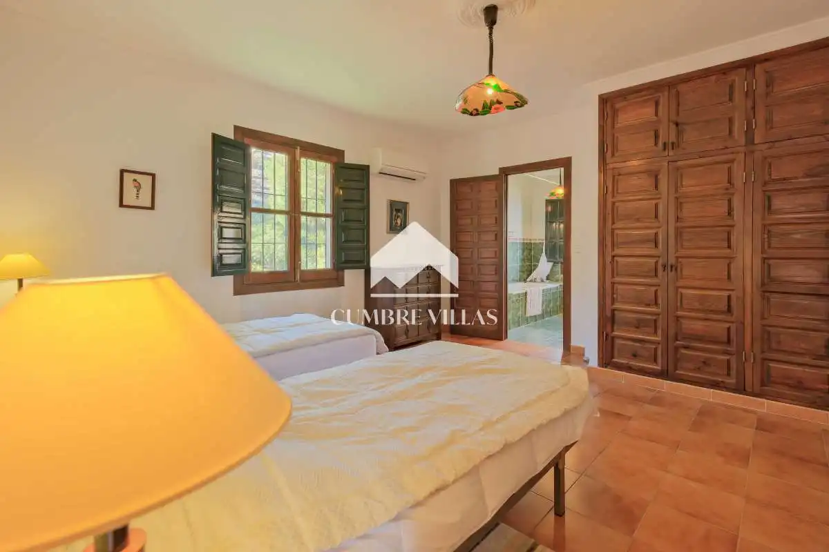Dormitori de Casa o xalet en venda en Nerja amb Jardí privat i Terrassa