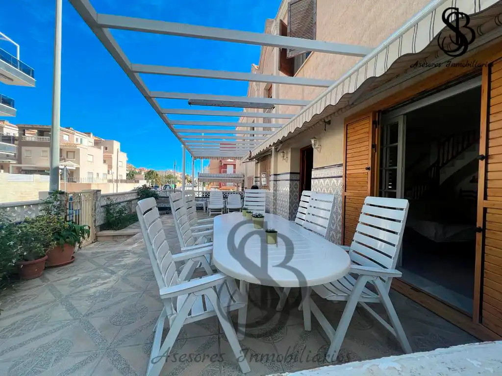 Doppelhaushälfte mit Terrasse zum Verkauf in Avinguda de Portugal