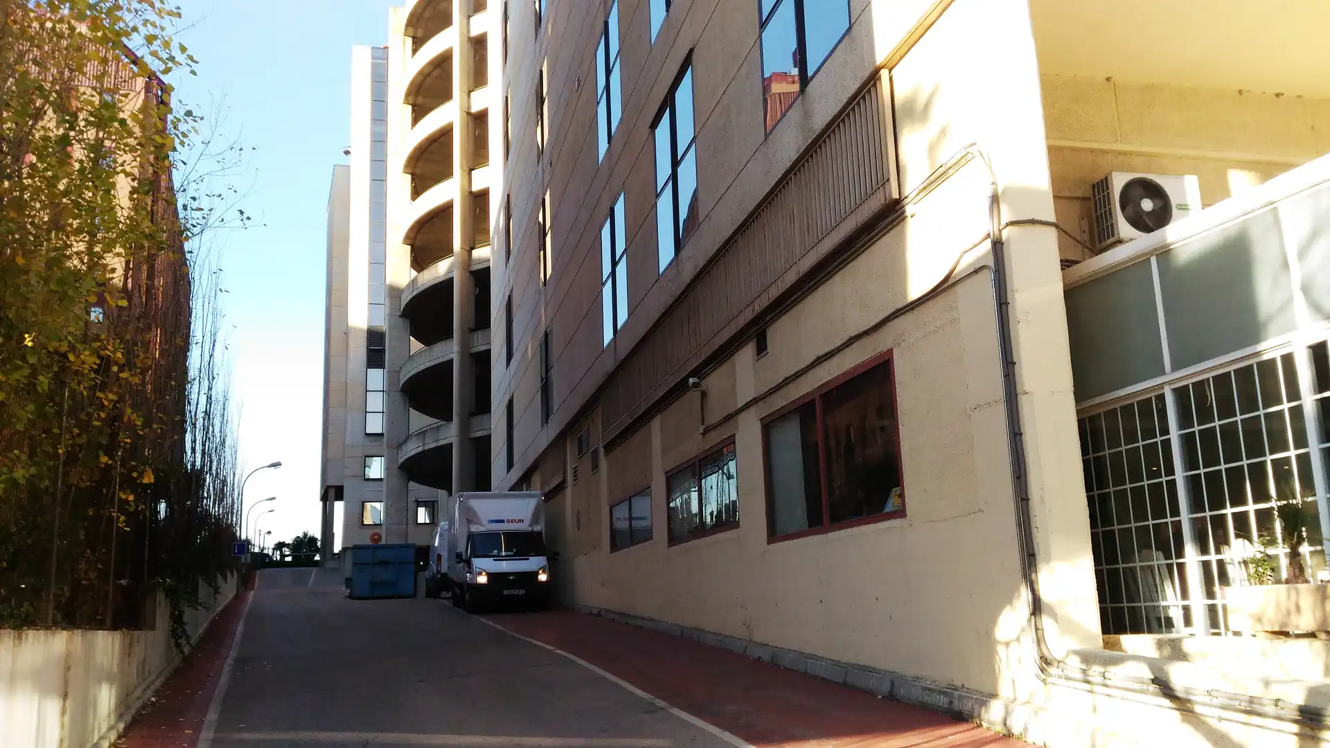 Vista exterior de Local de alquiler en Madrid con Aire acondicionado, Calefacción y Alarma